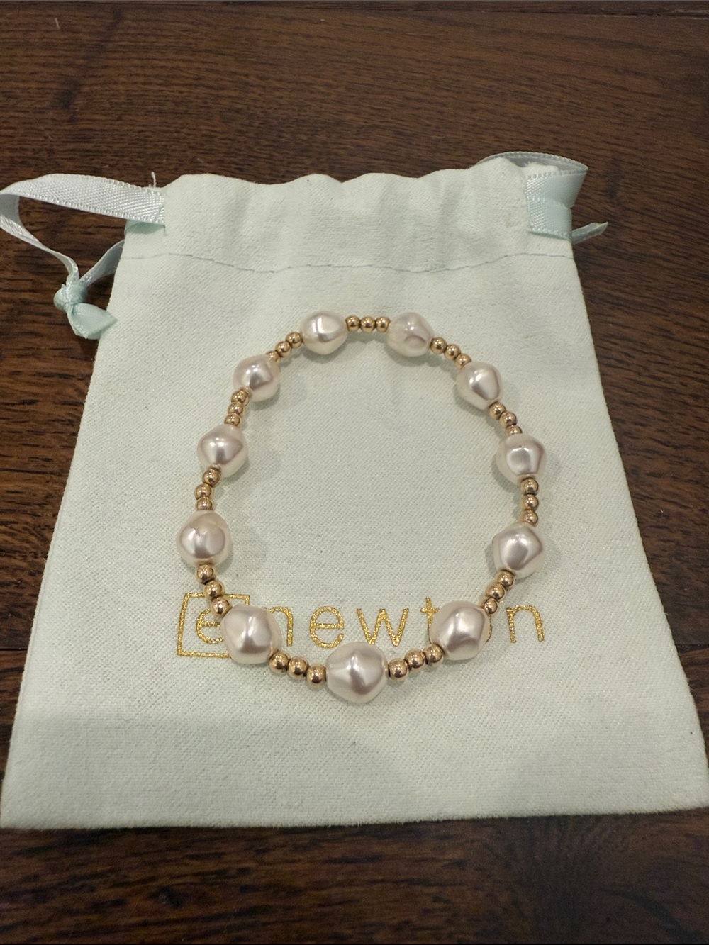 E Newton bracelet